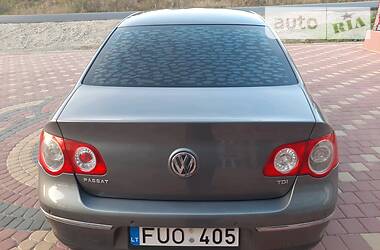 Седан Volkswagen Passat 2006 в Тячеве