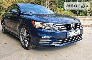 Седан Volkswagen Passat 2018 в Киеве