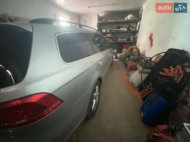 Универсал Volkswagen Passat 2011 в Рени