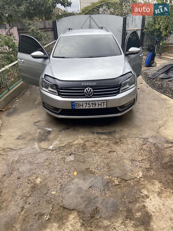 Универсал Volkswagen Passat 2011 в Рени
