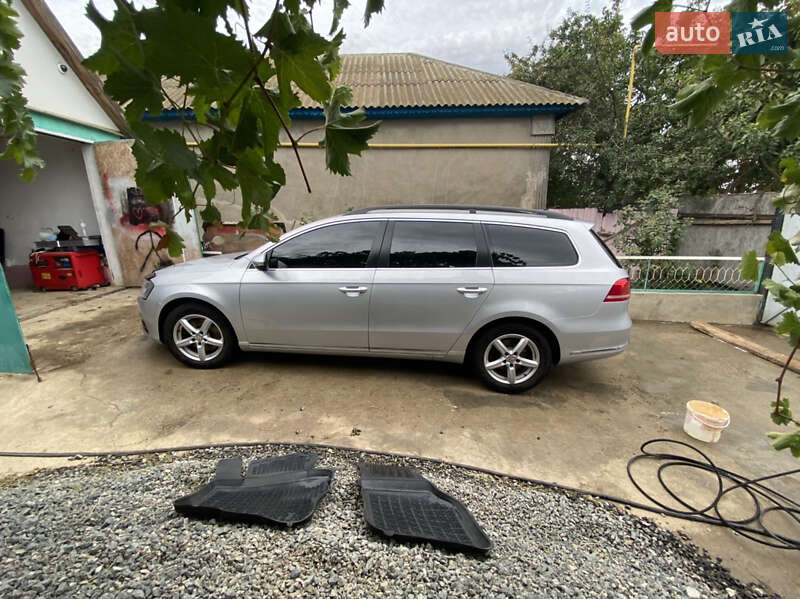 Универсал Volkswagen Passat 2011 в Рени