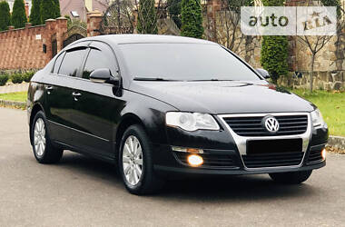 Седан Volkswagen Passat 2010 в Рівному