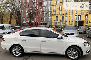 Седан Volkswagen Passat 2013 в Киеве