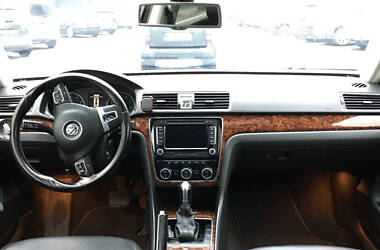 Седан Volkswagen Passat 2012 в Києві