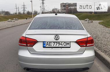 Седан Volkswagen Passat 2013 в Днепре