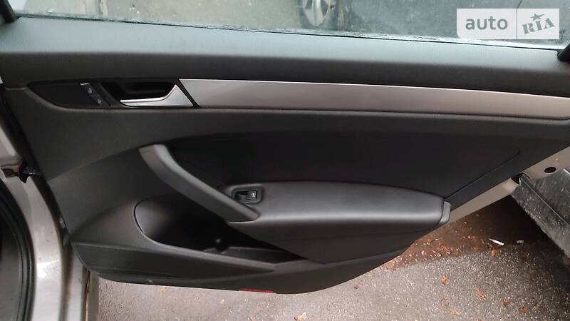 Седан Volkswagen Passat 2012 в Києві