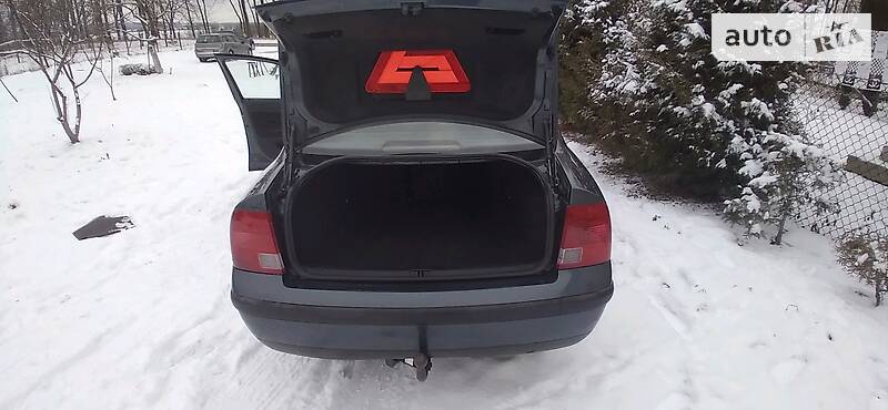 Седан Volkswagen Passat 2000 в Городке