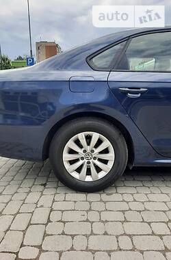 Седан Volkswagen Passat 2014 в Івано-Франківську