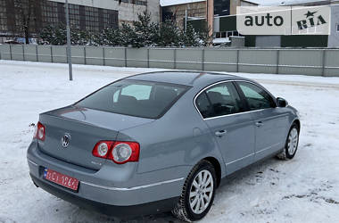 Седан Volkswagen Passat 2010 в Луцке