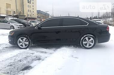 Седан Volkswagen Passat 2012 в Киеве