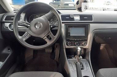 Седан Volkswagen Passat 2014 в Маріуполі