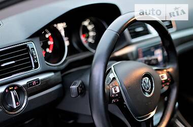 Седан Volkswagen Passat 2015 в 