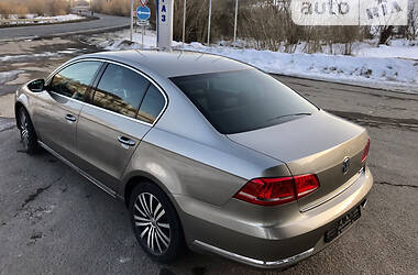 Седан Volkswagen Passat 2012 в Воловце