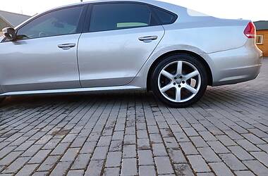 Седан Volkswagen Passat 2012 в Чернівцях