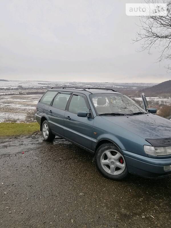 Універсал Volkswagen Passat 1994 в Галичі