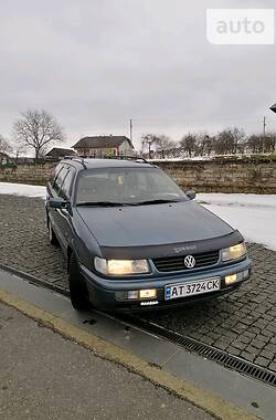 Універсал Volkswagen Passat 1994 в Галичі