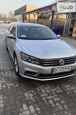 Седан Volkswagen Passat 2016 в Львове