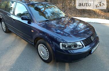 Універсал Volkswagen Passat 1998 в Житомирі