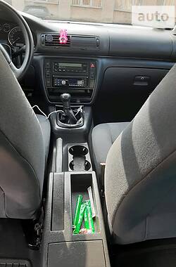 Седан Volkswagen Passat 2004 в 