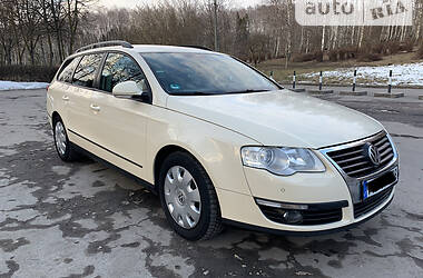 Универсал Volkswagen Passat 2008 в Киеве