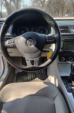 Седан Volkswagen Passat 2012 в Мариуполе