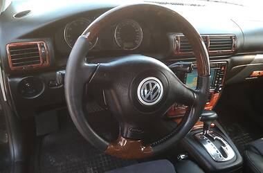 Седан Volkswagen Passat 2002 в Гадяче