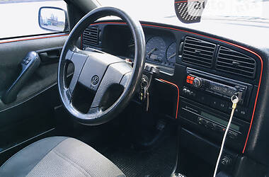 Седан Volkswagen Passat 1993 в Фастове