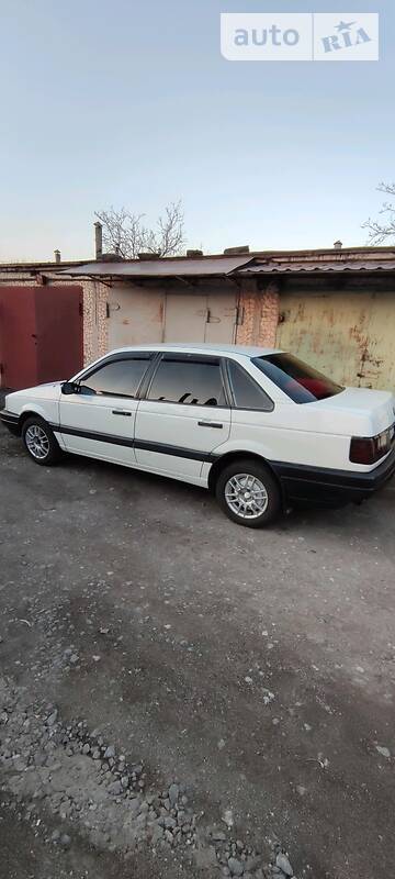 Седан Volkswagen Passat 1989 в Кривому Розі