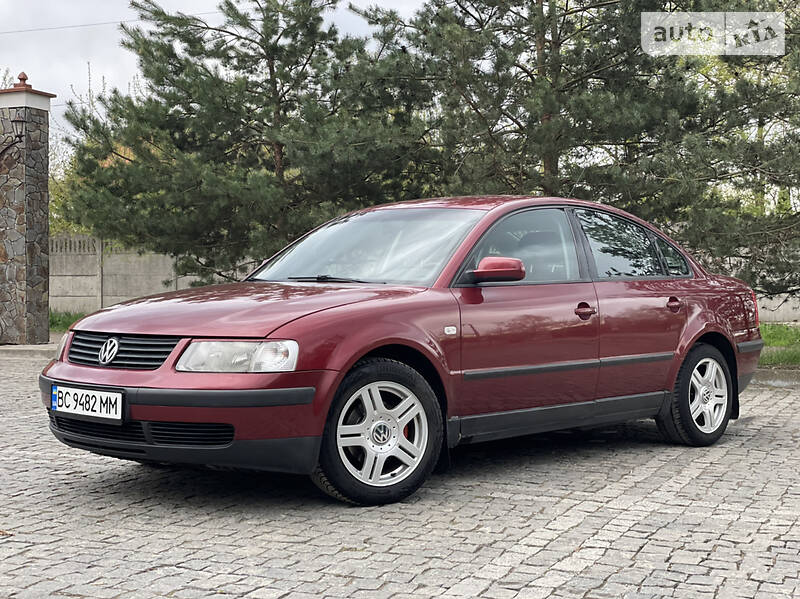 Седан Volkswagen Passat 1997 в Самборе