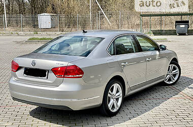 Седан Volkswagen Passat 2012 в Львові