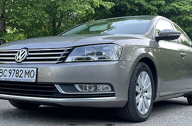 Седан Volkswagen Passat 2011 в Стрые