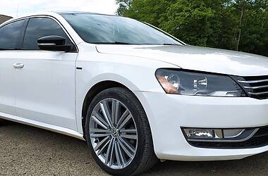 Седан Volkswagen Passat 2014 в Чернівцях