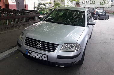 Седан Volkswagen Passat 2001 в Рівному