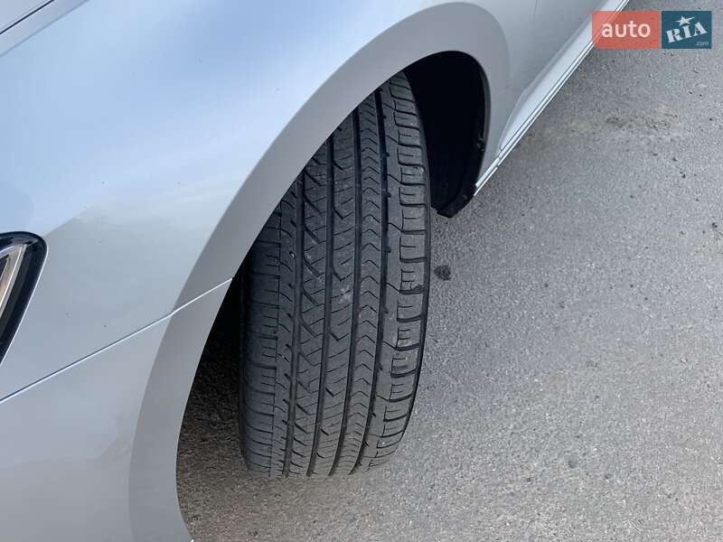 Седан Volkswagen Passat 2014 в Харкові