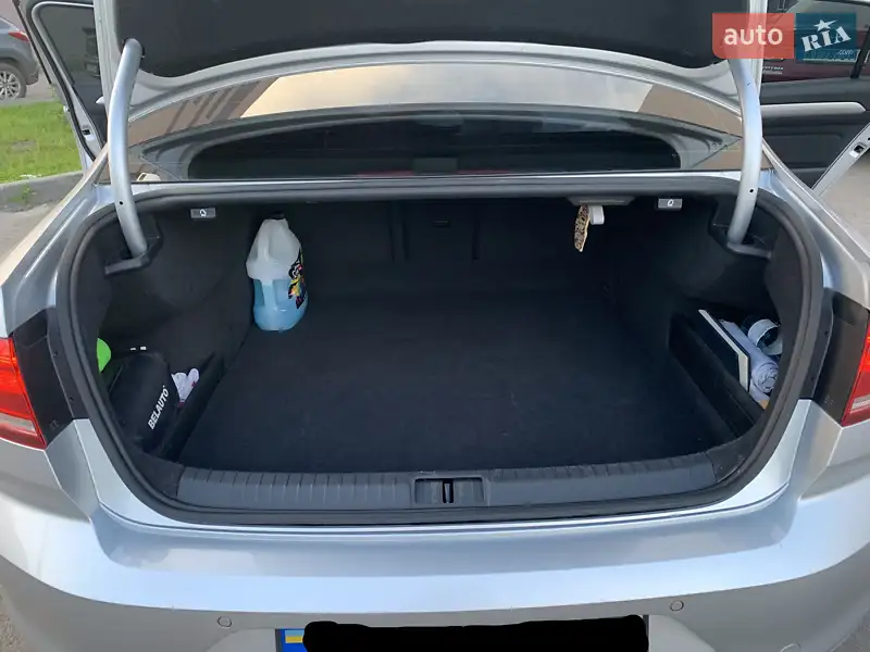 Седан Volkswagen Passat 2014 в 