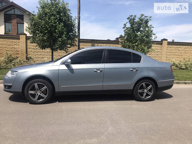Седан Volkswagen Passat 2010 в Харкові
