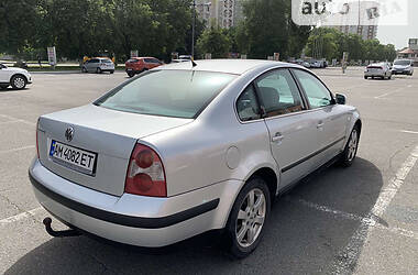 Седан Volkswagen Passat 2001 в Киеве