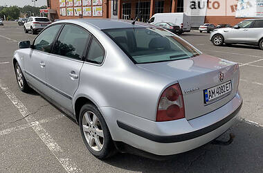 Седан Volkswagen Passat 2001 в Киеве