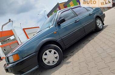 Седан Volkswagen Passat 1988 в Черновцах