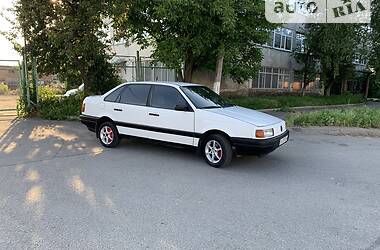Седан Volkswagen Passat 1991 в 