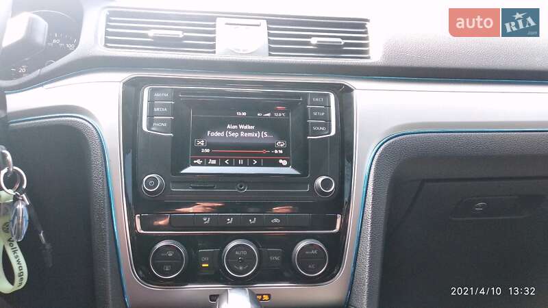 Седан Volkswagen Passat 2015 в Богуславі