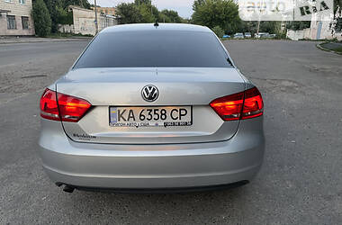 Седан Volkswagen Passat 2012 в Києві