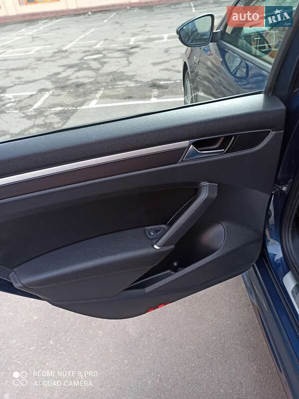 Седан Volkswagen Passat 2018 в Ужгороде