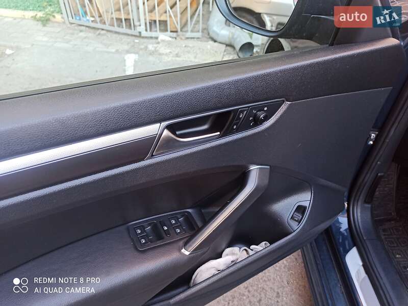 Седан Volkswagen Passat 2018 в Ужгороде