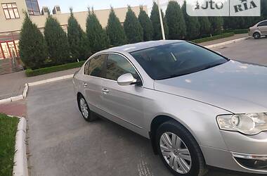 Седан Volkswagen Passat 2006 в Чугуеве