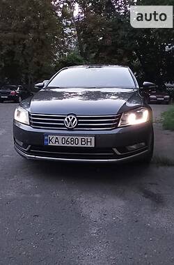 Седан Volkswagen Passat 2012 в Києві