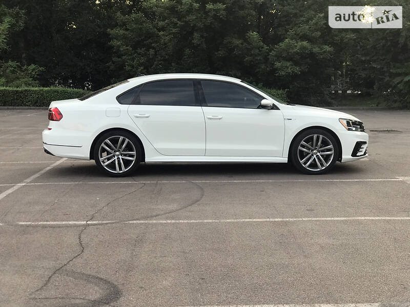 Седан Volkswagen Passat 2018 в Каменском