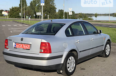 Седан Volkswagen Passat 1998 в Одессе