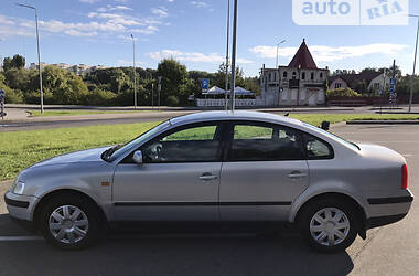 Седан Volkswagen Passat 1998 в Одессе