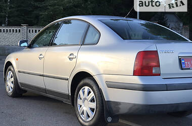 Седан Volkswagen Passat 1998 в Одессе